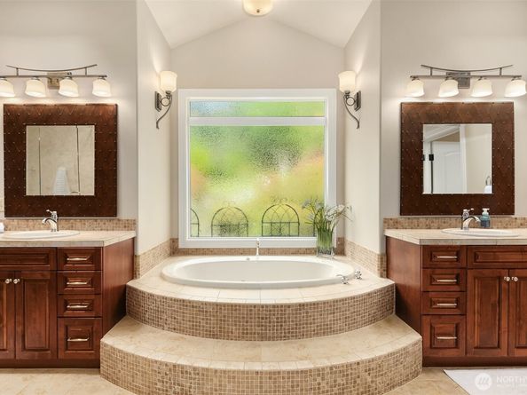 24270 SE 147th Place, Issaquah WA 98027