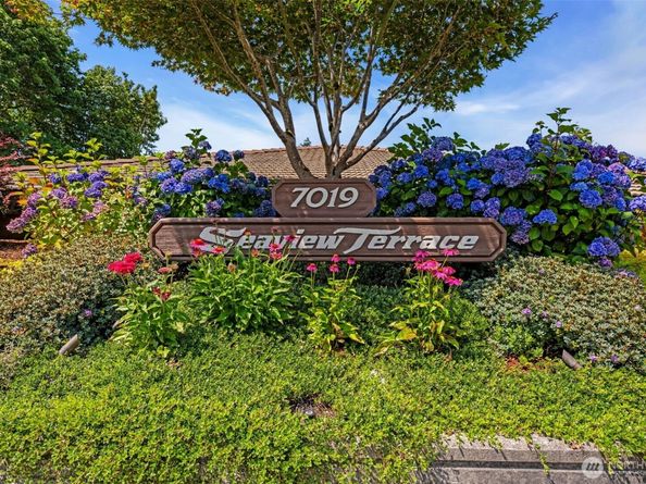 7019 47th Avenue SW 18, Seattle WA 98136