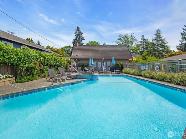7019 47th Avenue SW 18, Seattle WA 98136