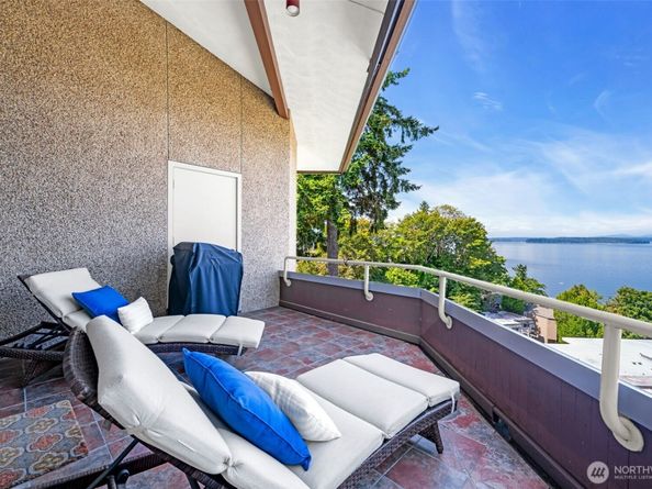 7019 47th Avenue SW 18, Seattle WA 98136