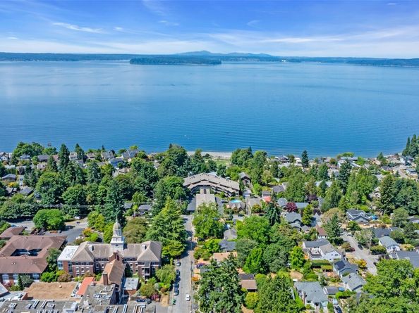 7019 47th Avenue SW 18, Seattle WA 98136