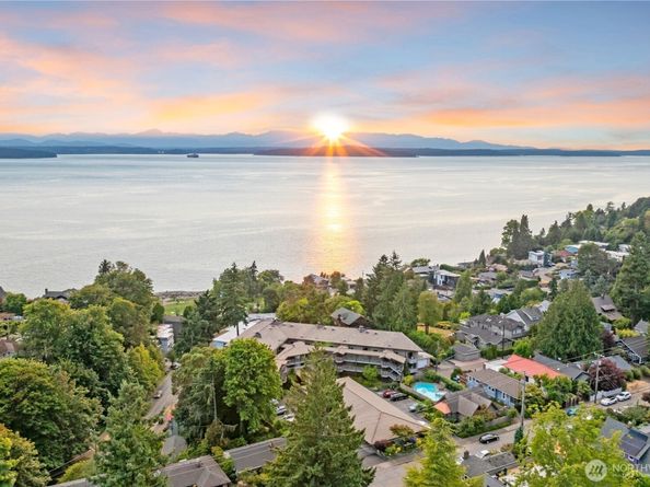 7019 47th Avenue SW 18, Seattle WA 98136