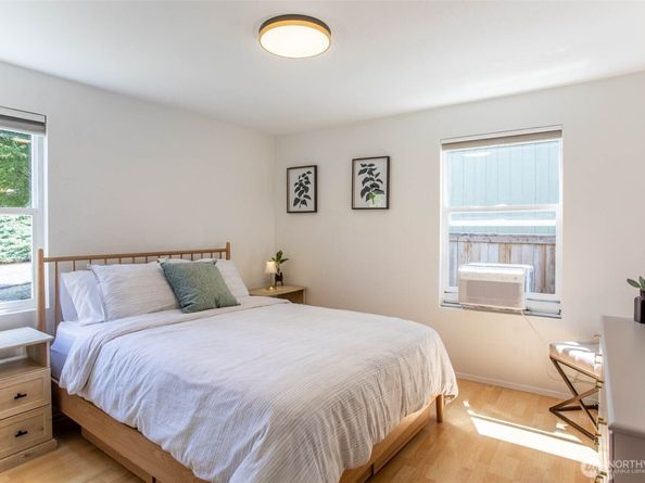 7169 18th Avenue SW, Seattle WA 98106