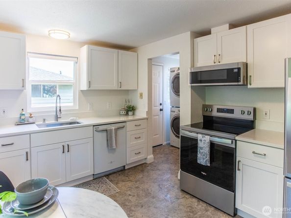 7169 18th Avenue SW, Seattle WA 98106