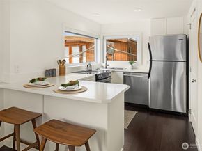 2031 Fairview Avenue E E, Seattle WA 98102