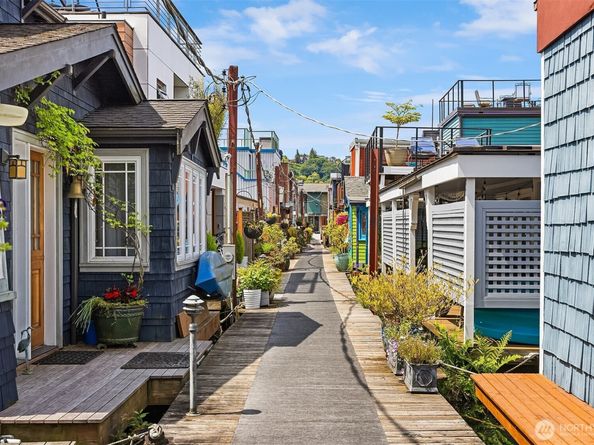 2031 Fairview Avenue E E, Seattle WA 98102