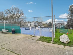 917 NW 52nd Street C, Seattle WA 98107