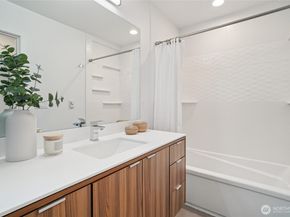 917 NW 52nd Street C, Seattle WA 98107