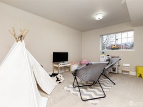 6304 110th Avenue NE, Kirkland WA 98033