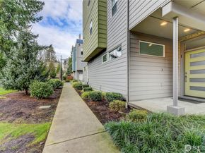 7629 NE 122nd Court 1, Kirkland WA 98034