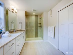 7629 NE 122nd Court 1, Kirkland WA 98034