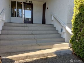 11755 Greenwood Avenue N 203, Seattle WA 98133