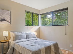 22905 SE 106th PL SE, Kent WA 98031