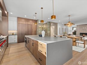 1020 107th Avenue SE, Bellevue WA 98004