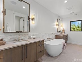 1020 107th Avenue SE, Bellevue WA 98004