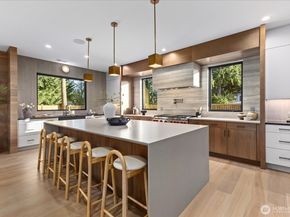 1020 107th Avenue SE, Bellevue WA 98004