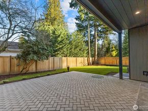 1020 107th Avenue SE, Bellevue WA 98004