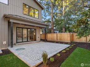 1020 107th Avenue SE, Bellevue WA 98004