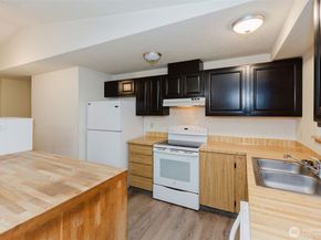 13607 W Raven Lane, Bremerton WA 98312