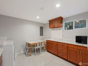 2840 108th Avenue SE, Bellevue WA 98004