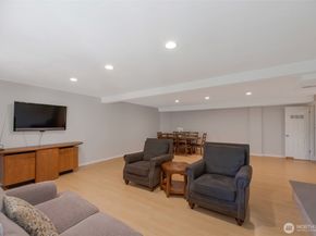 2840 108th Avenue SE, Bellevue WA 98004