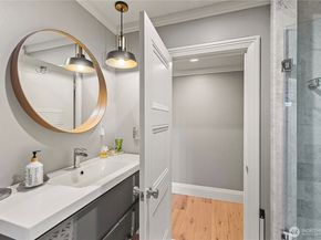 5425 96th Avenue SE, Mercer Island WA 98040