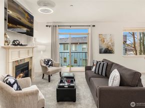 6800 132nd Place SE E207, Newcastle WA 98059