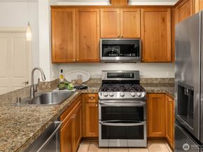 6800 132nd Place SE E207, Newcastle WA 98059