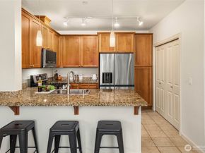 6800 132nd Place SE E207, Newcastle WA 98059