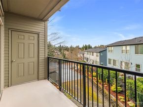 6800 132nd Place SE E207, Newcastle WA 98059