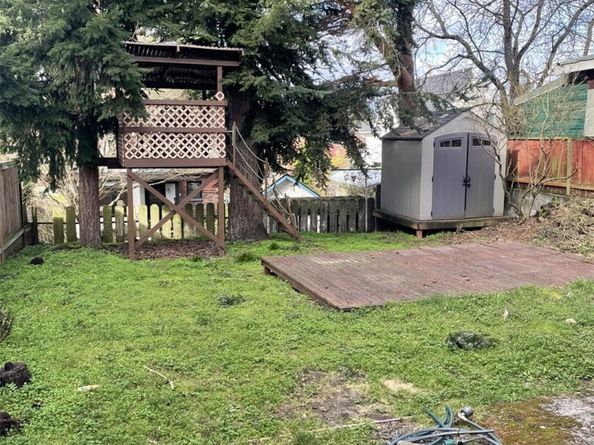 7043 17 Avenue NW, Seattle WA 98117