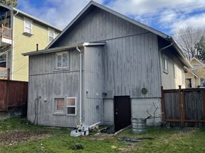 7043 17 Avenue NW, Seattle WA 98117