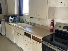 7043 17 Avenue NW, Seattle WA 98117