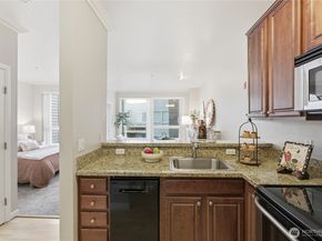 225 Logan Avenue S 308, Renton WA 98057