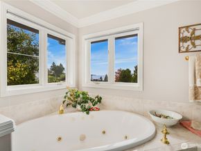 621 SW 295th Place, Federal Way WA 98023