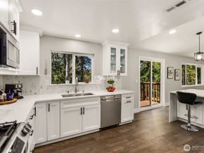 1525 218th Place NE, Sammamish WA 98074