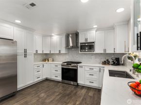1525 218th Place NE, Sammamish WA 98074