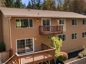 1525 218th Place NE, Sammamish WA 98074