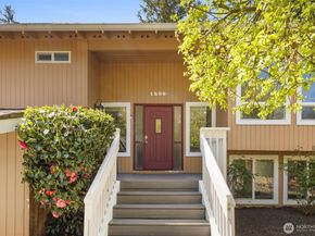 1525 218th Place NE, Sammamish WA 98074