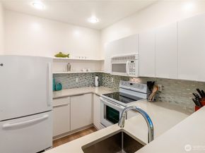 2415 2nd Avenue 432, Seattle WA 98121