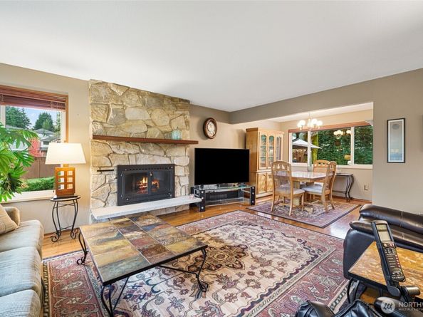 15916 Larch Way, Lynnwood WA 98087