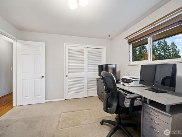 15916 Larch Way, Lynnwood WA 98087