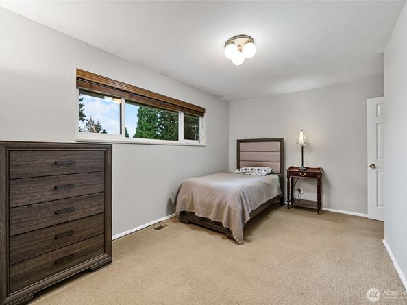 15916 Larch Way, Lynnwood WA 98087