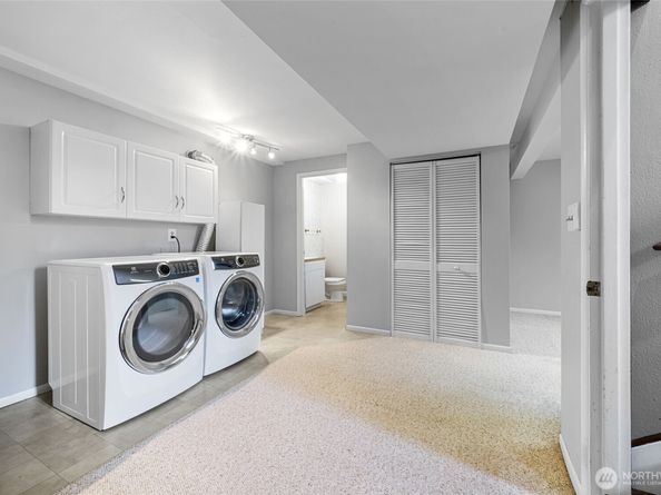 15916 Larch Way, Lynnwood WA 98087