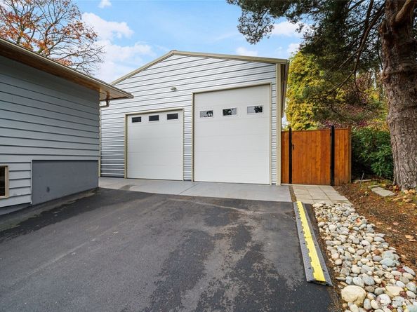 15916 Larch Way, Lynnwood WA 98087