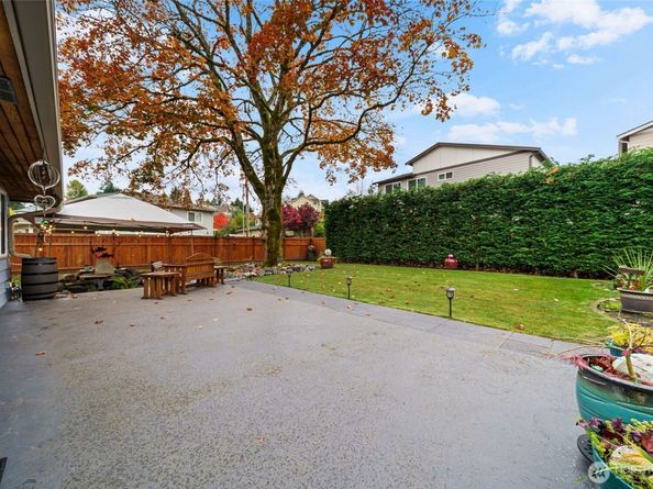 15916 Larch Way, Lynnwood WA 98087