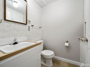 15916 Larch Way, Lynnwood WA 98087