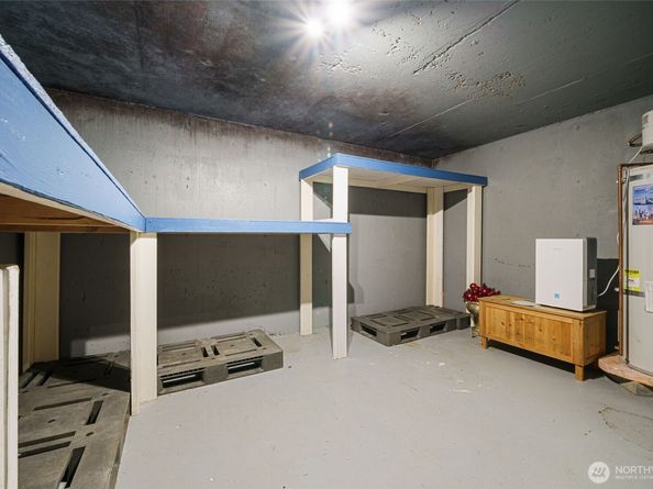 15916 Larch Way, Lynnwood WA 98087