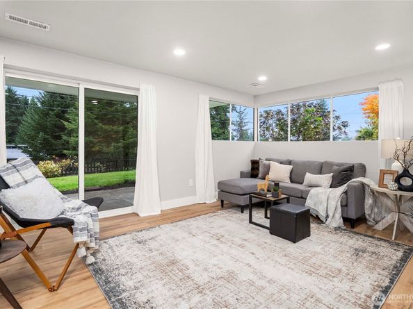 30150 10th Avenue SW, Federal Way WA 98023