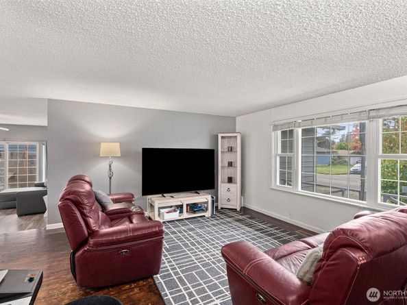 25918 14th Avenue S, Des Moines WA 98198